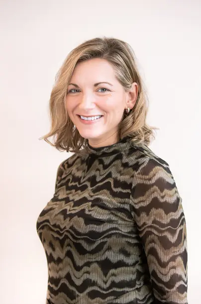 victoria-headshot